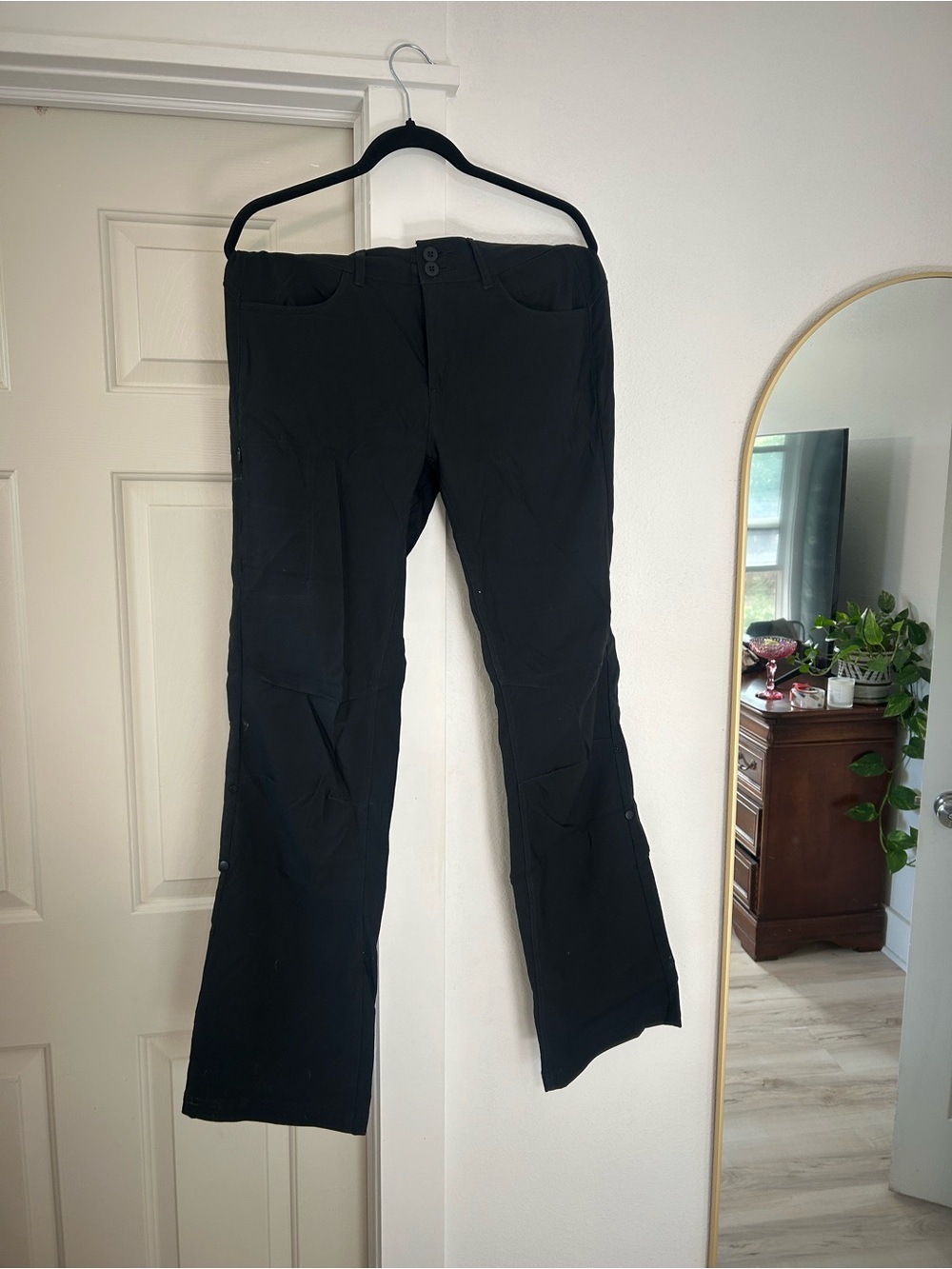 Woman’s prAna hiking/ outdoor pants. Never worn!